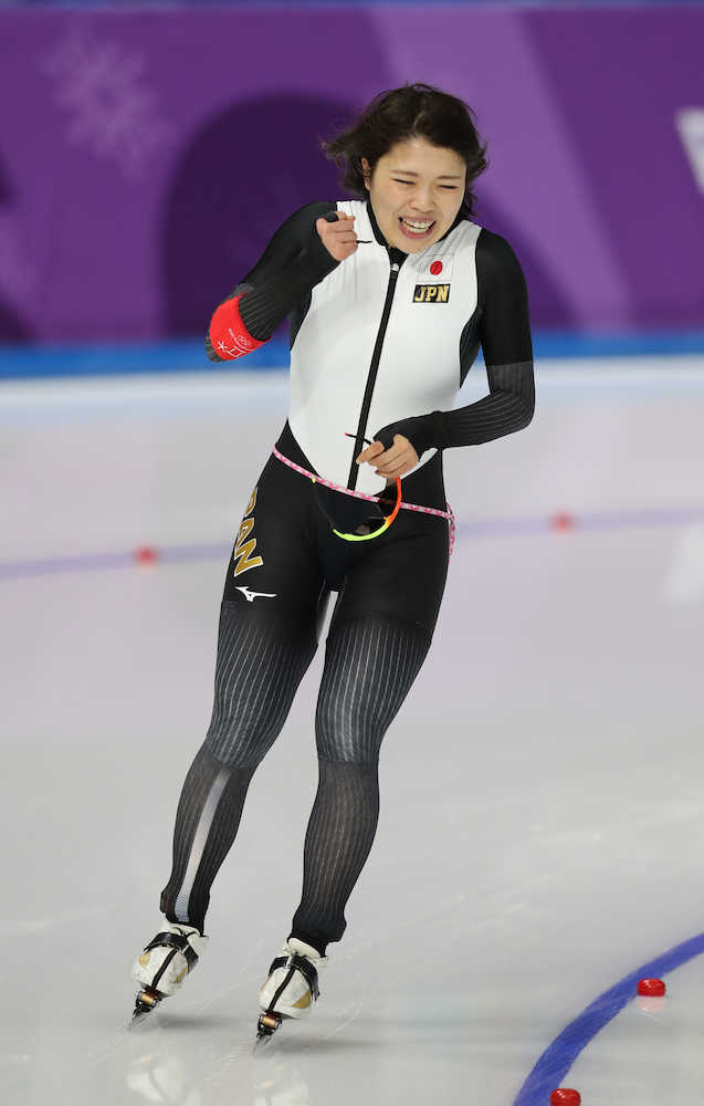 佐藤綾乃　力強い滑りで８位入賞　日本勢唯一の学生選手がチームに勇気