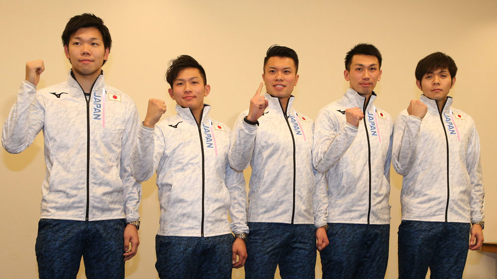 カーリング男子日本代表の（左から）平田洸介、両角公佑、山口剛史、清水徹郎、両角友佑