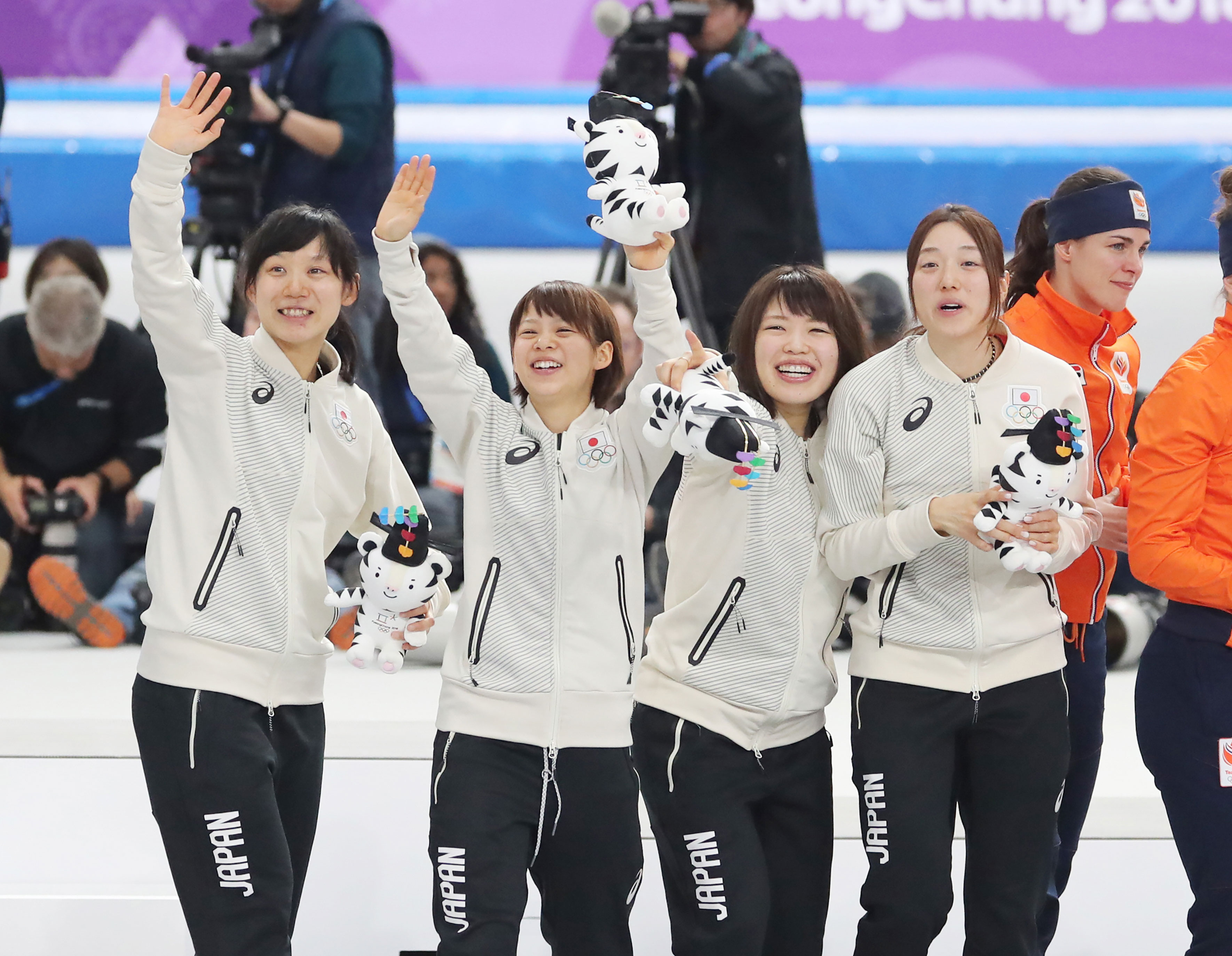 長野超え最多１３個メダル　追い抜き娘が証明した日本の技術力