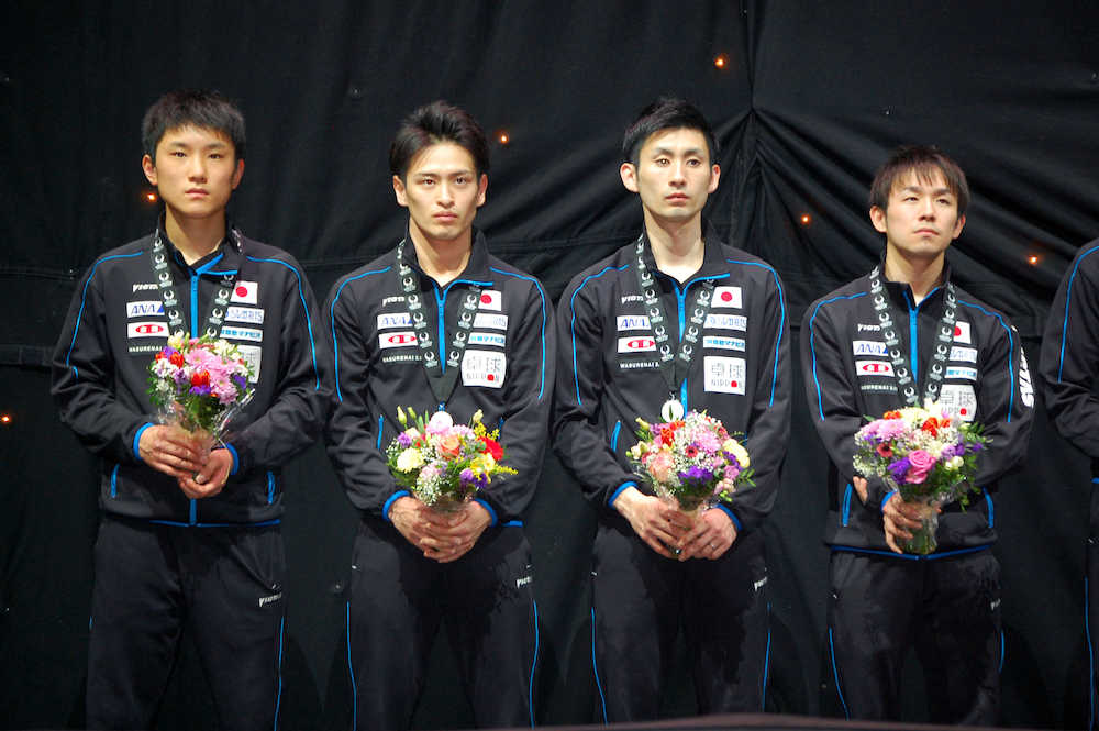 卓球男子代表　中国に敗れ準優勝…張本、世界２位に完敗