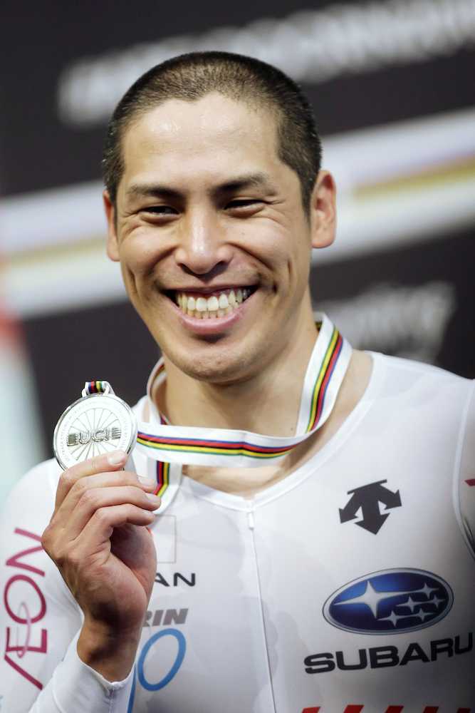 自転車世界選手権男子ケイリンで銀メダルを獲得した河端（ＡＰ）