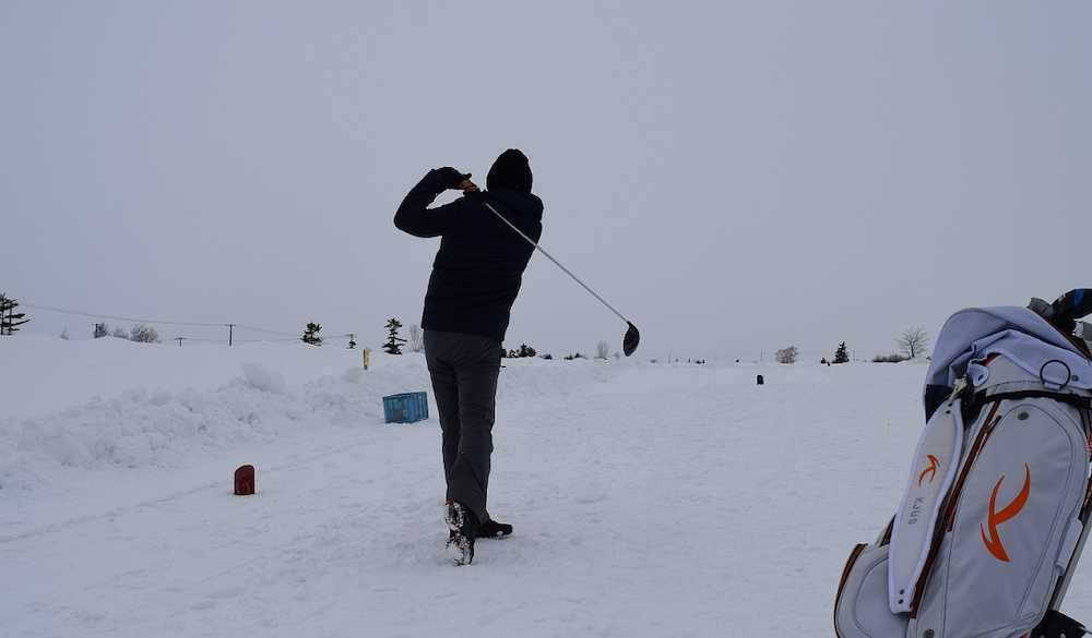 北海道でウインターゴルフ　日本で例を見ない極限スポーツ「将来は“グリーン”を整備して世界選手権を」