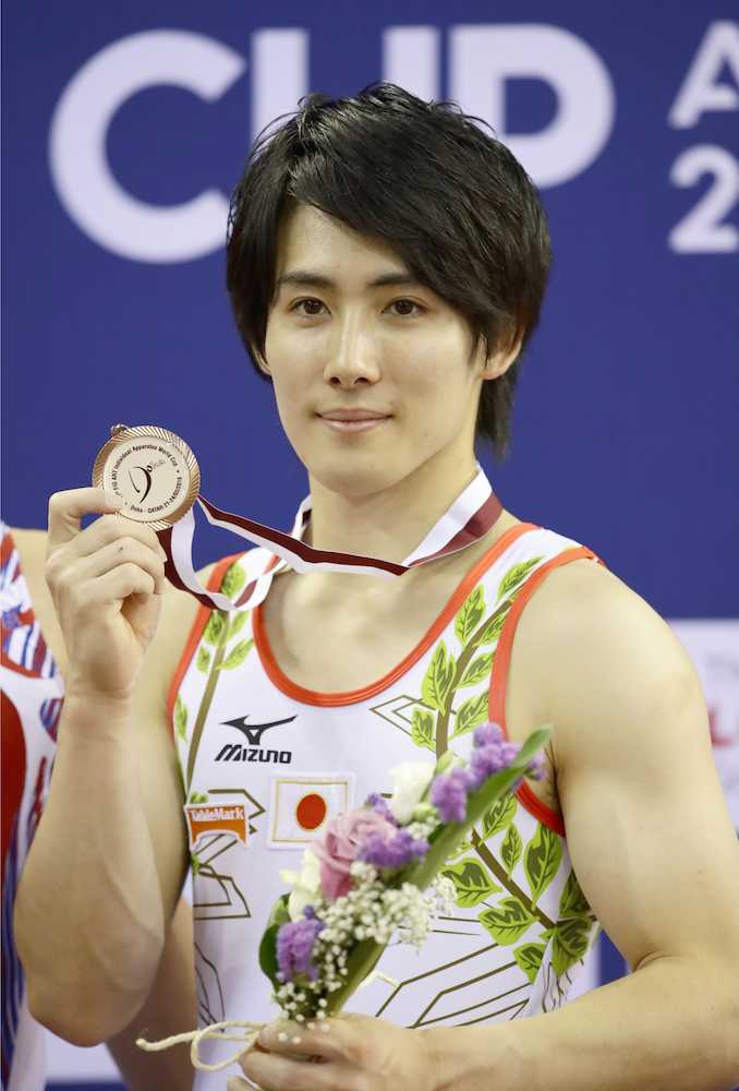 男子床運動で銅メダルを獲得した加藤凌平