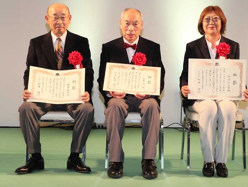 金井氏、吉川氏、ジャンボ恩師の藤井氏　プロゴルフ殿堂が顕彰