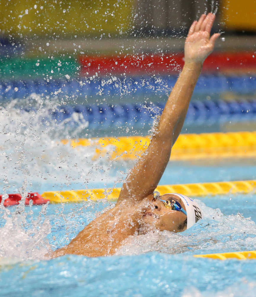 競泳日本選手権男子１００メートル背泳ぎ決勝、優勝した入江の泳ぎ