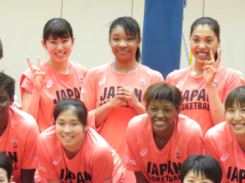 バスケットボール女子日本代表候補合宿に参加しているオコエ桃仁花（後列中央）