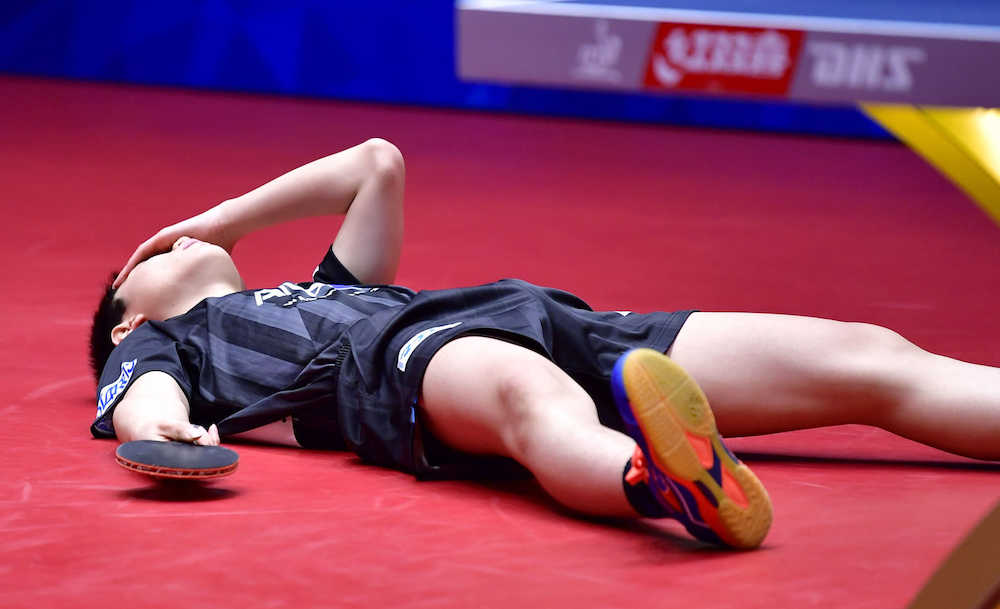 卓球世界団体戦男子準々決勝　韓国戦の第１試合で敗れた張本