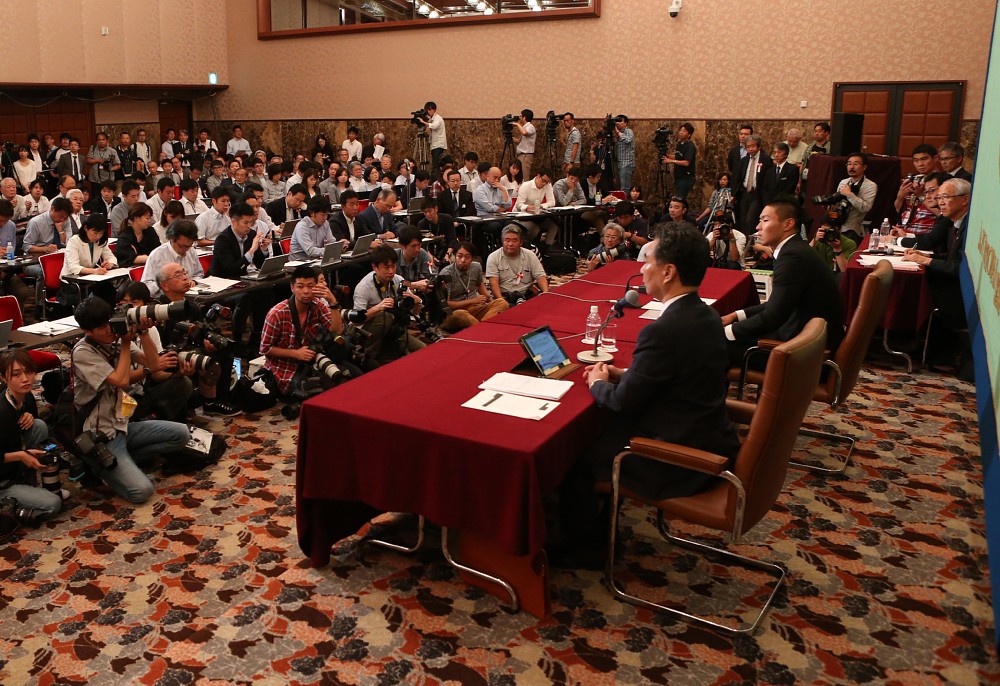 【画像・写真】日大アメフット部・宮川泰介さんの会見には多くの報道陣が集まった（撮影・小海途　良幹）