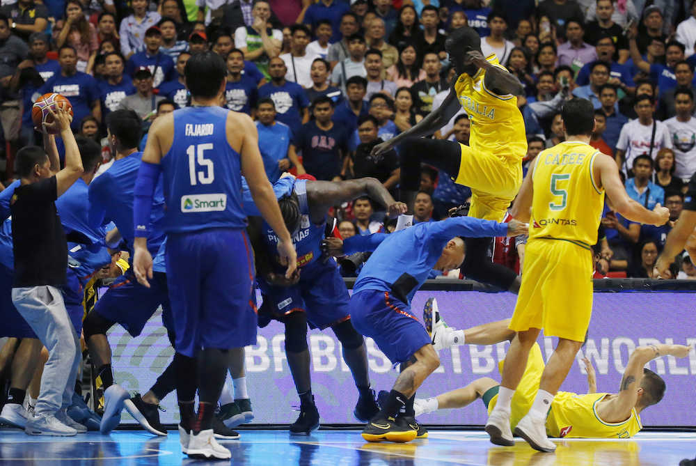 国際バスケ連盟がフィリピンとオーストラリアの１３選手を大量処分　大乱闘に厳罰