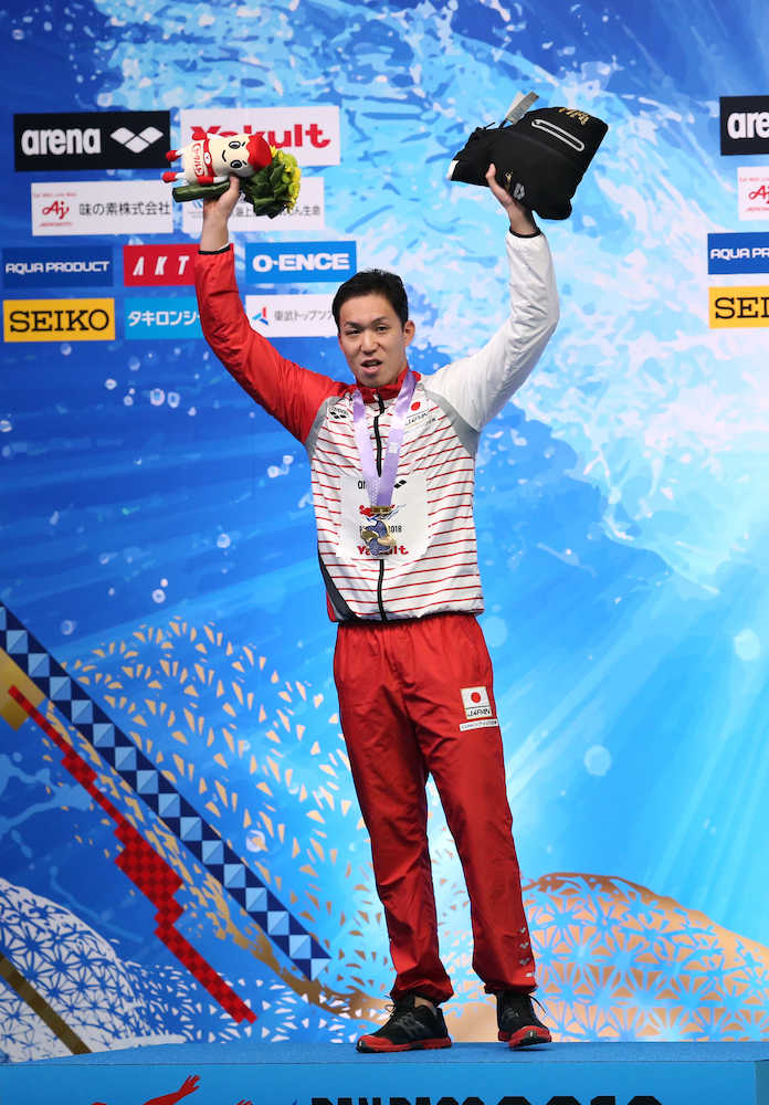 小関、連覇で金メダルにホッ　勝ち切り「７０、８０点の泳ぎ」