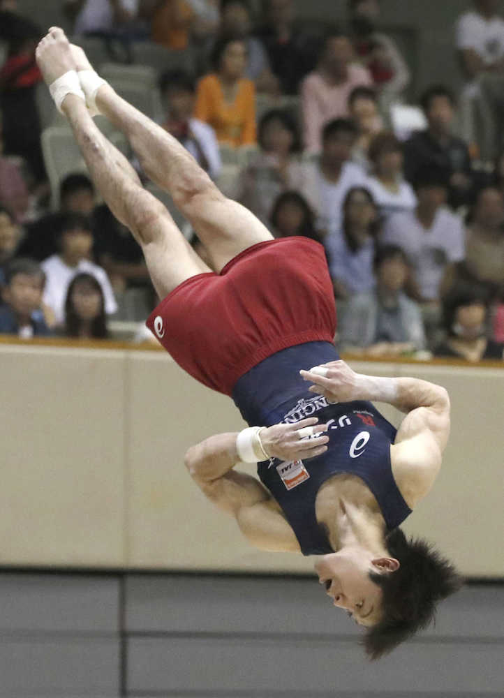 体操全日本シニア選手権　男子個人総合で優勝した内村の床運動