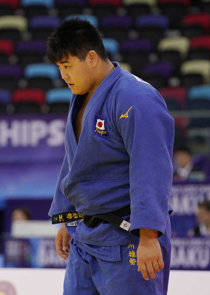 柔道世界選手権第７日　男子１００キロ超級３回戦　反則負けし、肩を落とす小川
