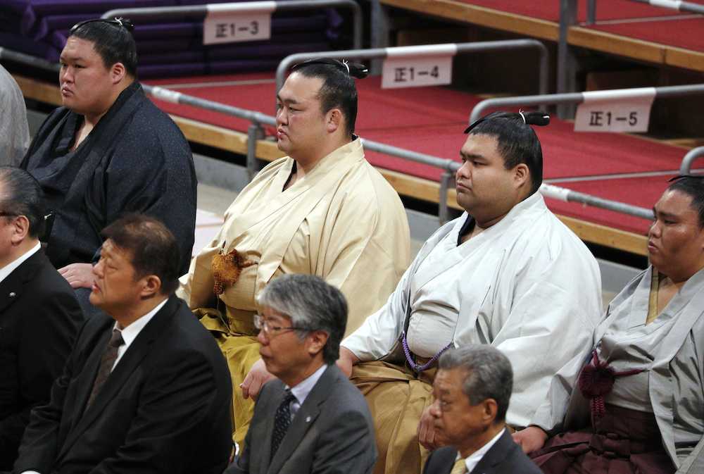 大相撲九州場所を前に、土俵祭りに出席した（後列左から）豪栄道、稀勢の里、高安、御嶽海