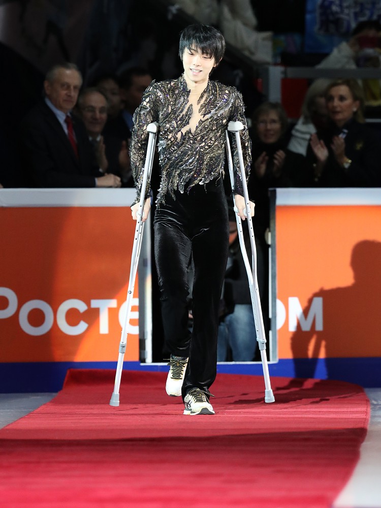 １１月のロシア杯で右足首を負傷した羽生