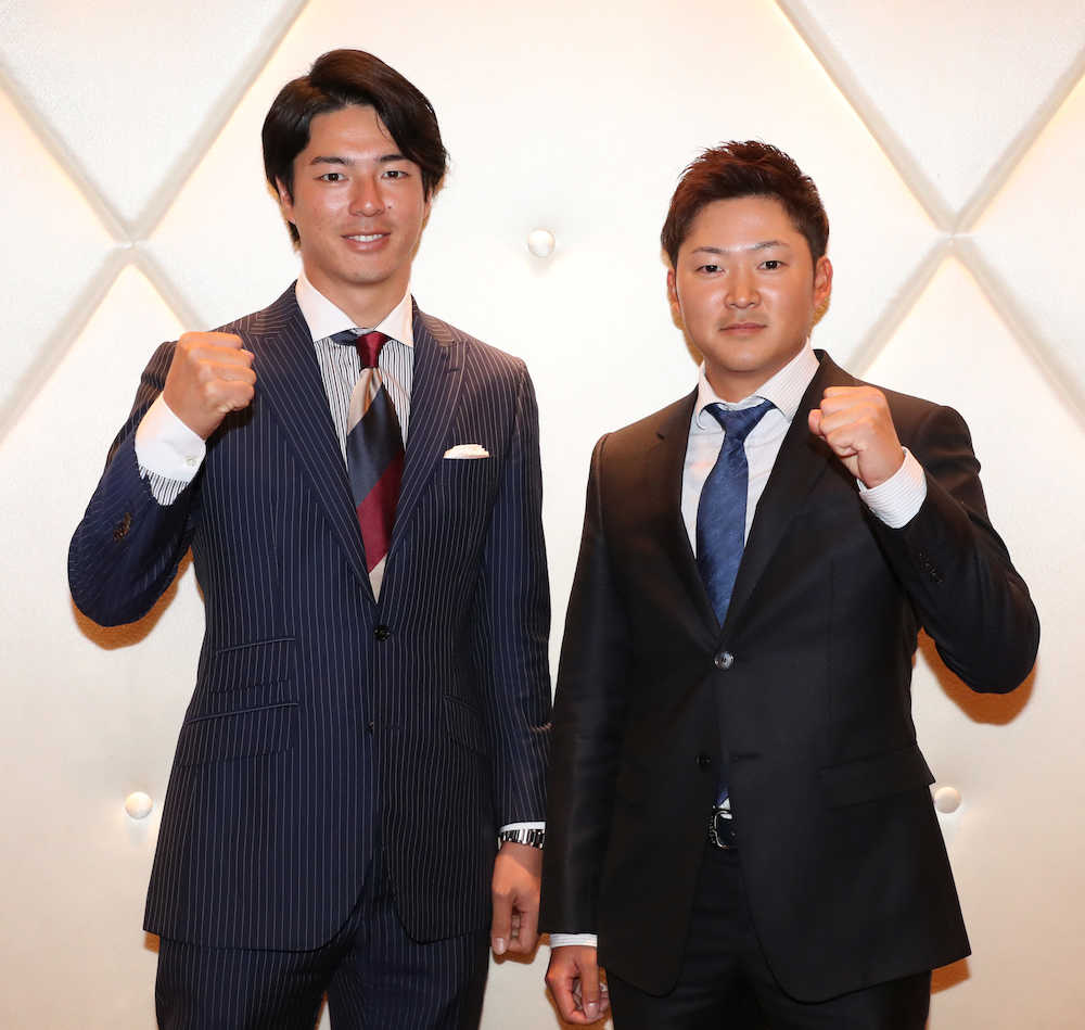 笑顔を見せる石川選手会長（左）と今平副会長（撮影・西尾　大助）