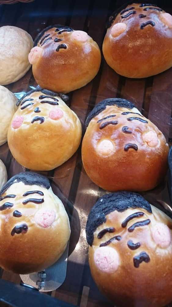 引退した稀勢の里の地元、茨城県牛久市のパン店「ひつじ雲」で人気の「横綱あんパン」（同店提供）