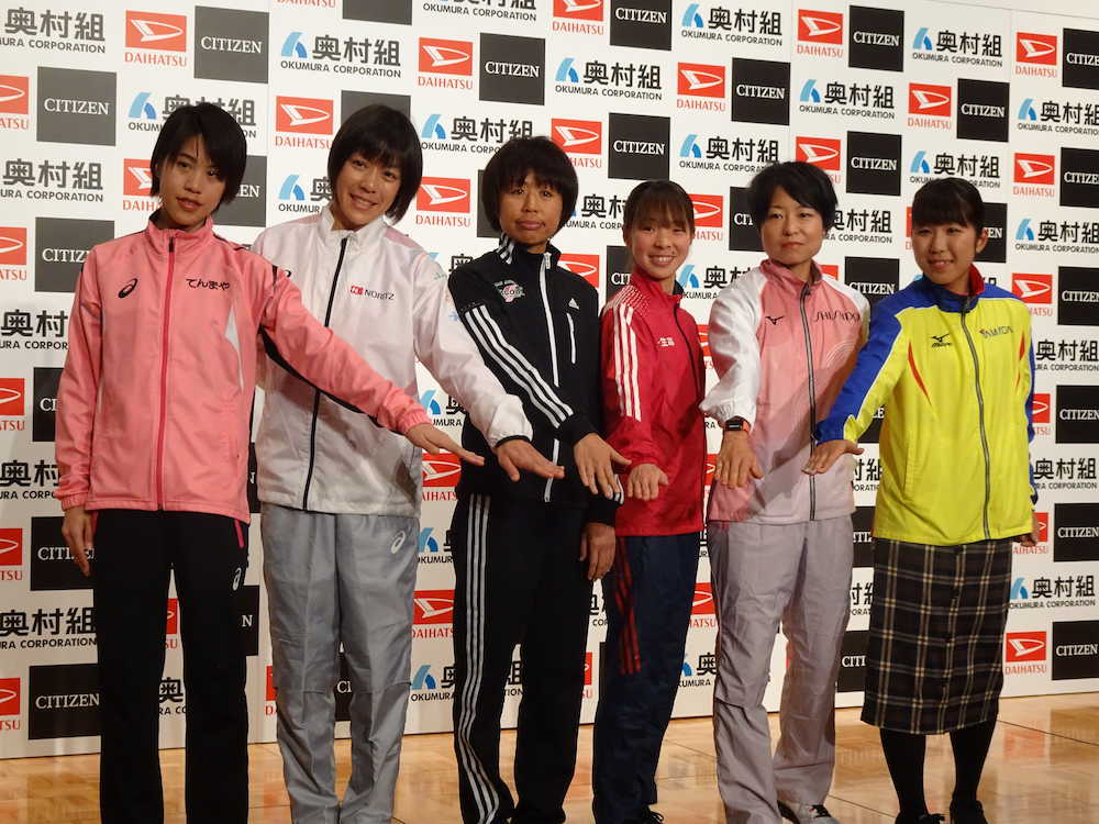 大阪国際女子マラソンに出場する（左から）小原、堀江、福士、田中智、田中華、石井
