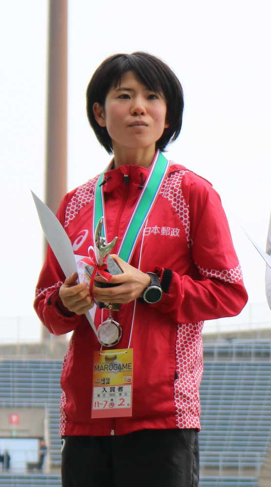 鈴木亜由子　初のハーフマラソンで日本歴代３位の好タイム　香川丸亀国際２位に食い込む