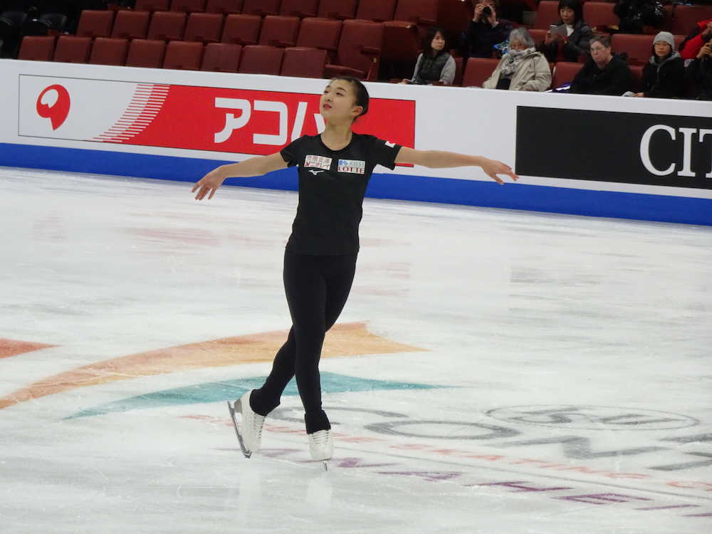 フィギュアスケートの四大陸選手権の公式練習で軽やかなジャンプを見せた坂本花織　　　　　　　　　　　　　　　　　　　　　　　　　　　　　　
