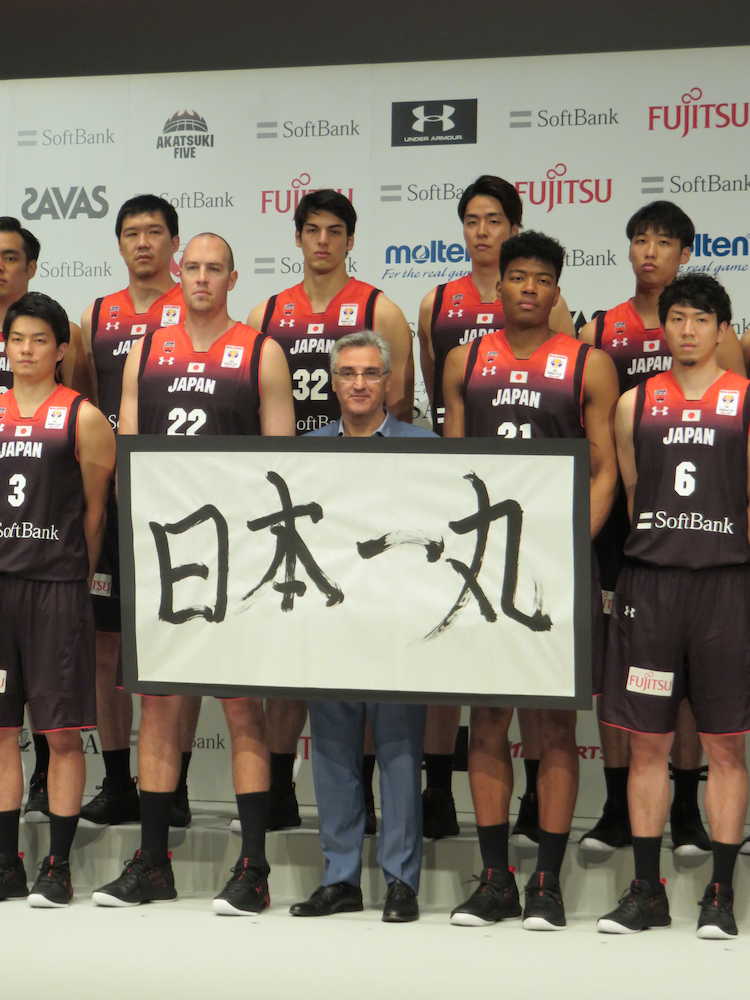 日本バスケ史に名を刻む…ファンを想いカタカナ練習に勤しんだ律儀な“日本人”
