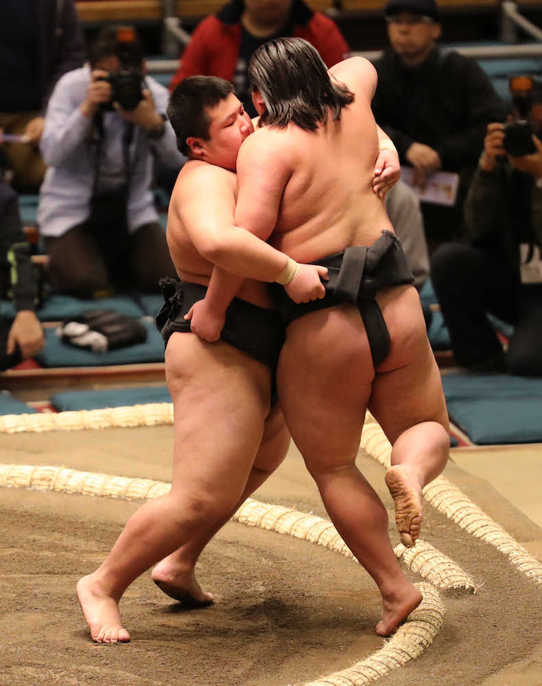 中学横綱・吉井、プロ１勝を喜ぶ「嘉風関のようにうまい相撲が取りたい」