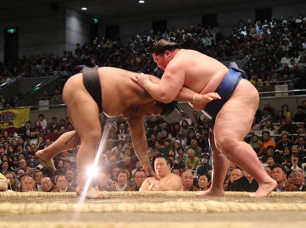 逸ノ城「たまたま」“技あり”勝利　碧山との1敗対決へ集中