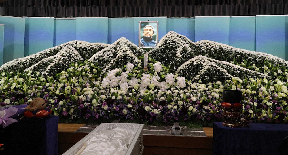 小出さん通夜に1000人参列　祭壇はボルダー雪山イメージ