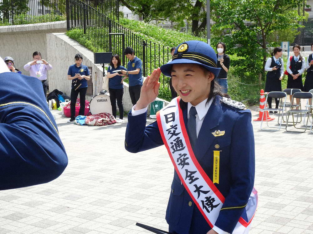 兵庫県警察の一日交通安全大使を務めたフィギュアスケートの坂本花織