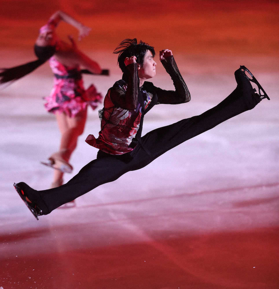 ファンタジー・オン・アイスがスタート　羽生結弦がいきなり4回転トーループ！