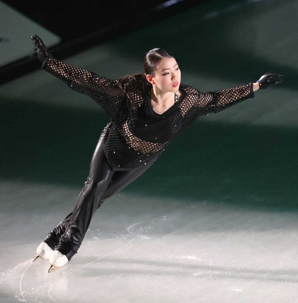 【画像・写真】紀平梨花、黒衣装で新SPプログラムお披露目　ファンタジー・オン・アイス