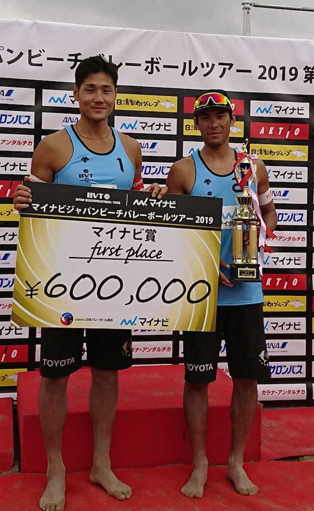 ジャパンツアー第2戦で優勝した石島（左）と白鳥ペア