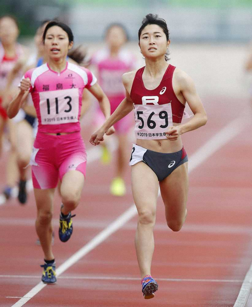 女子800メートル決勝　2分6秒87で優勝した塩見綾乃