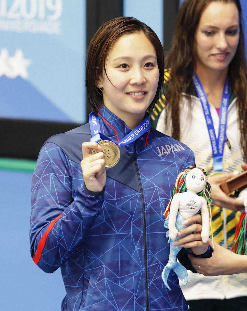 競泳女子200メートル平泳ぎで銅メダルを獲得し笑顔の渡部香生子