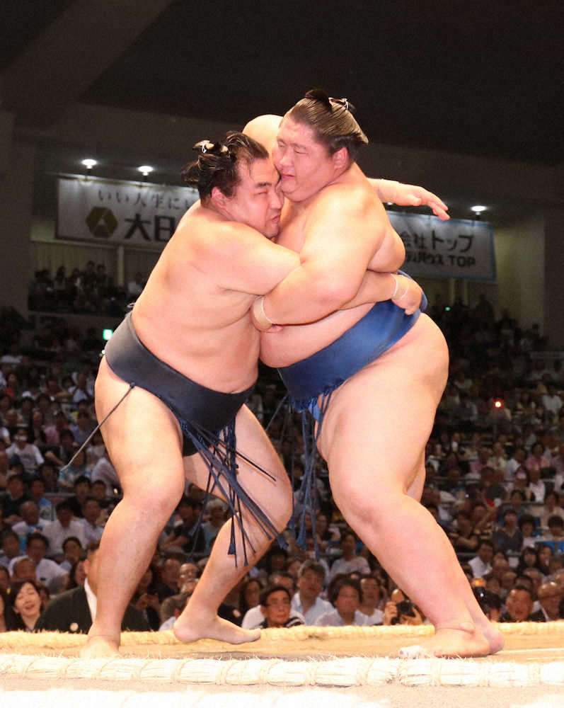 鶴竜、無敗の10連勝　安美錦の引退に「ある意味、壁だった」