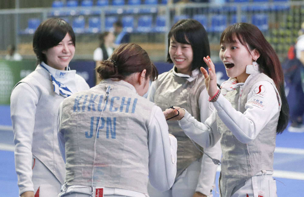 日本女子団体フルーレ　準々決勝へ進出　男子エペ団体は3回戦進出