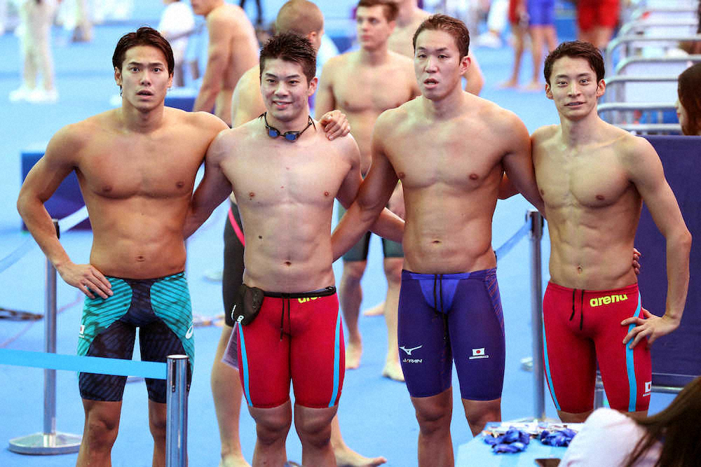 男子4×100メートルメドレーリレー予選で決勝進出を果たした（左から）中村、水沼、小関、入江（撮影・会津　智海）