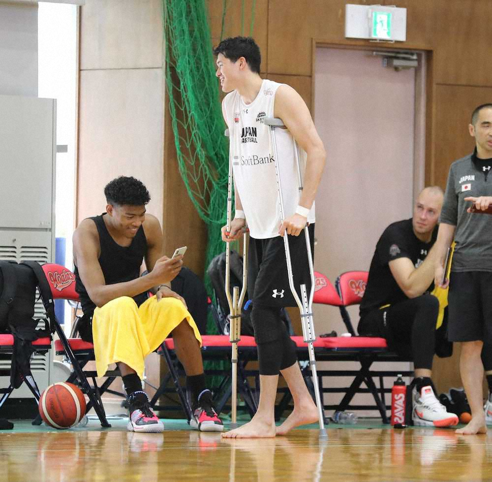 バスケ日本代表・渡辺雄太が右足首負傷、病院で精密検査へ