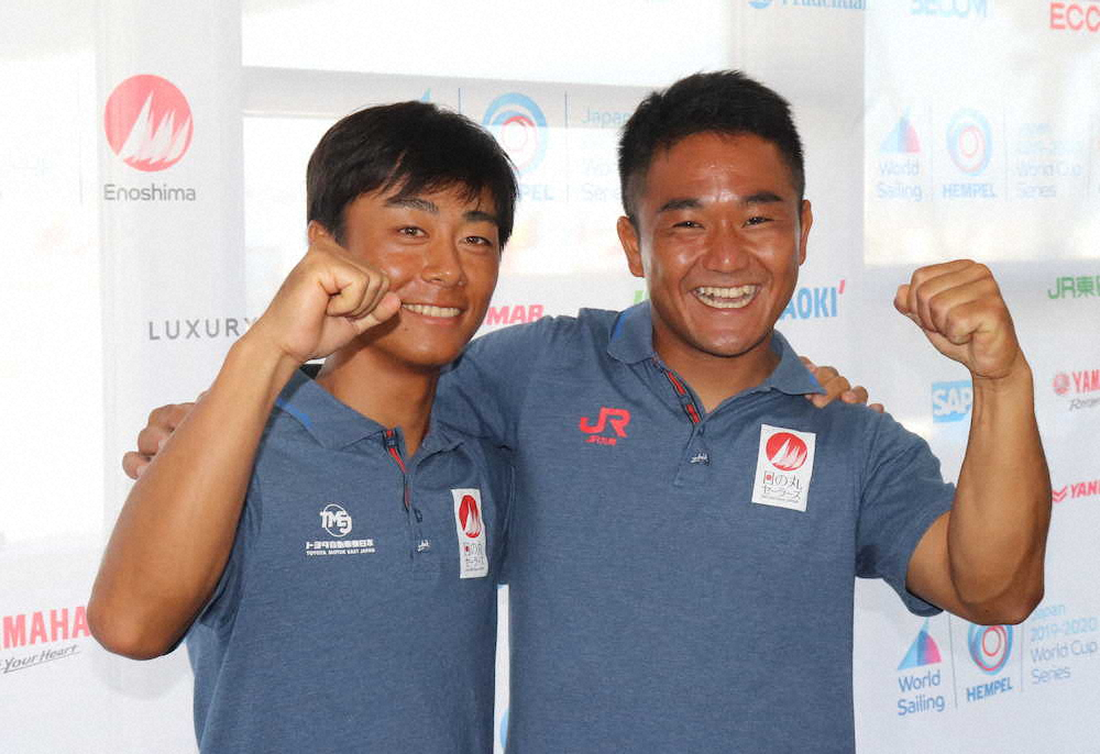 セーリング男子470級東京五輪代表に内定した岡田（左）と外薗