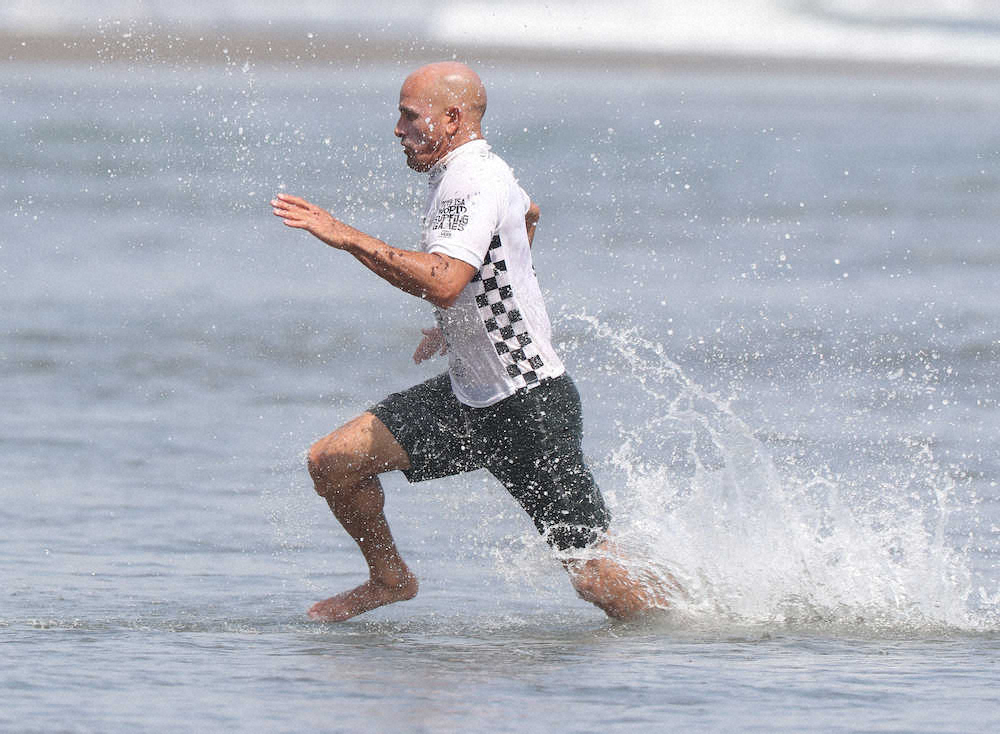サーフィン界の皇帝、ケリー・スレ―ターも全力疾走　「Aloha　Cup」とは？
