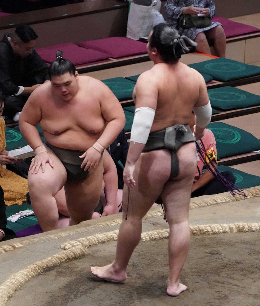 大鵬の孫・納谷3敗目「最後ちょっと焦った」7番相撲に勝ち越しを懸ける