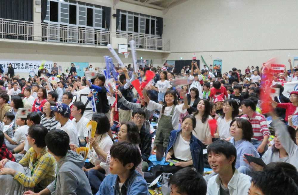 堀江は「うちの小学校の誇り」…母校応援会で700人声援