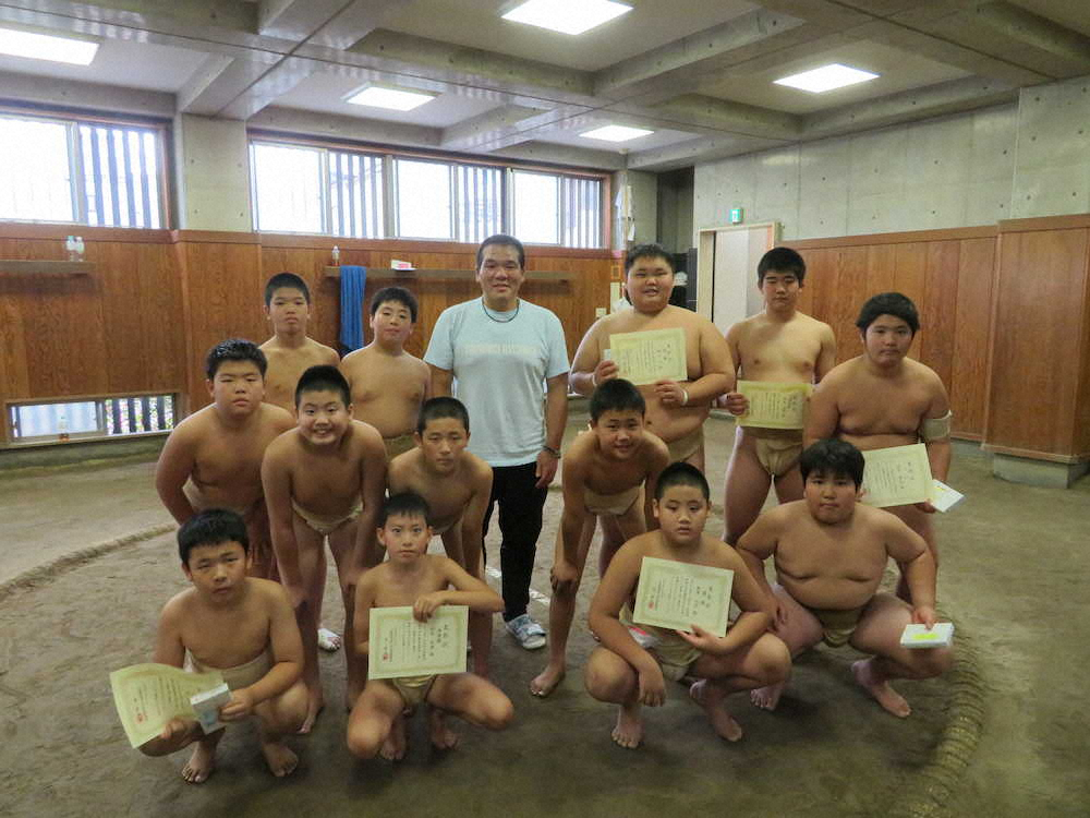 玉ノ井部屋主催　ちびっこ相撲に小中学生250人