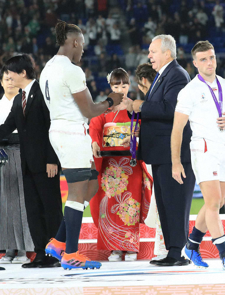 イングランド選手が表彰式で“メダル拒否”川淵三郎氏が苦言「黙っていられない」