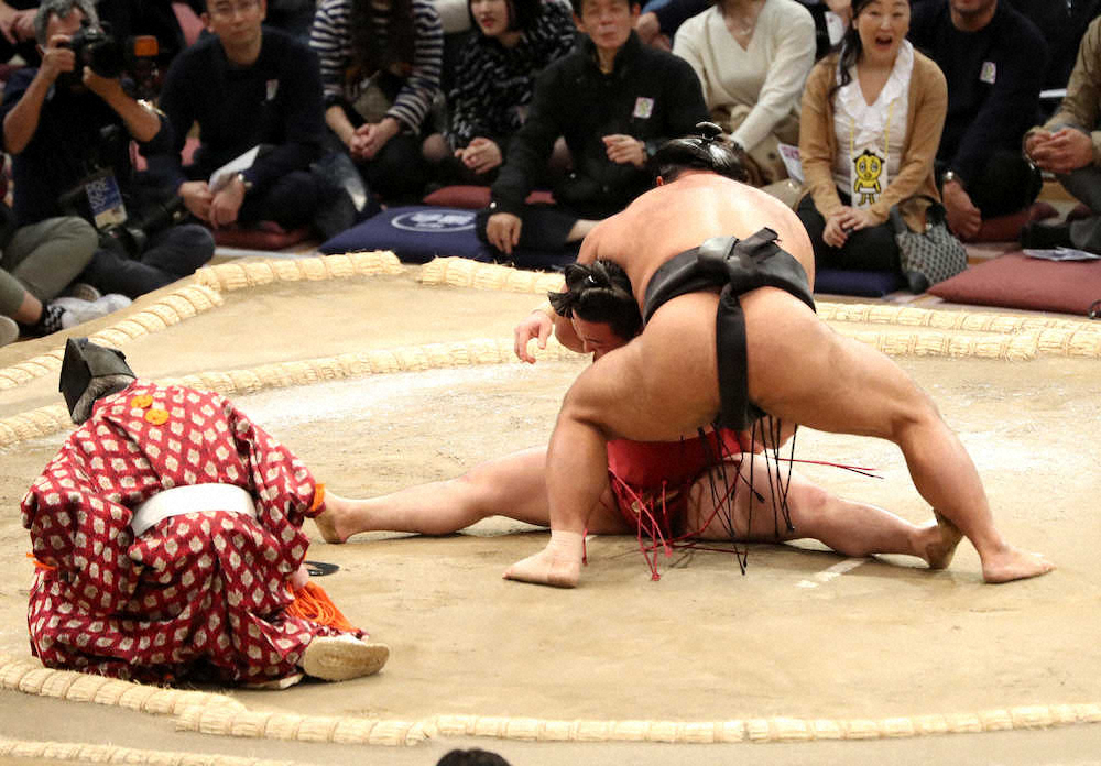 【画像・写真】炎鵬　松鳳山に4連敗で“白旗”　朝乃山は出直し誓う