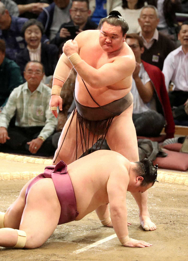 白鵬　1敗で単独首位キープ　1差に朝乃山、正代、千代丸ら5人　2大関は連敗止める