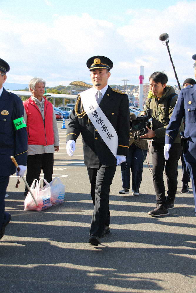 ラグビー日本代表　福岡堅樹、地元福岡で一日警察署長「ONE　TEAMとなって警戒活動を」