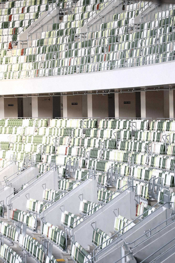 新国立競技場は球技も見やすい、すり鉢状の座席（撮影・会津　智海）