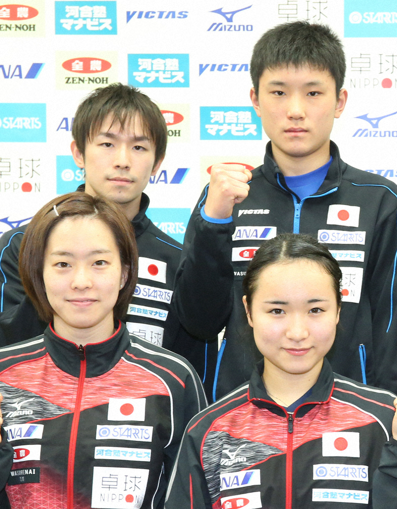 卓球の東京五輪シングルス代表に決まった（前列左から）石川佳純、伊藤美誠、（後列同）丹羽孝希、張本智和