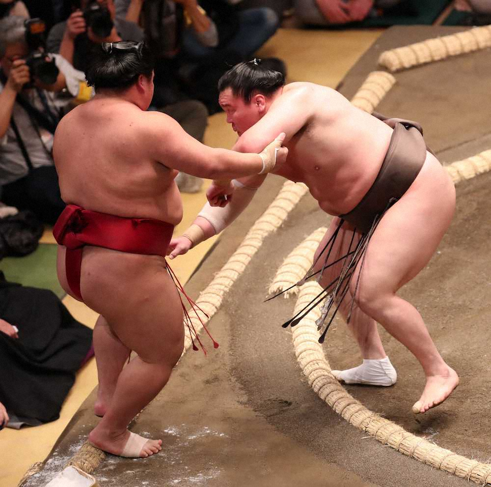 【画像・写真】白鵬、白星発進　大栄翔に雪辱　朝乃山、貴景勝も勝つ　鶴竜は遠藤に苦杯