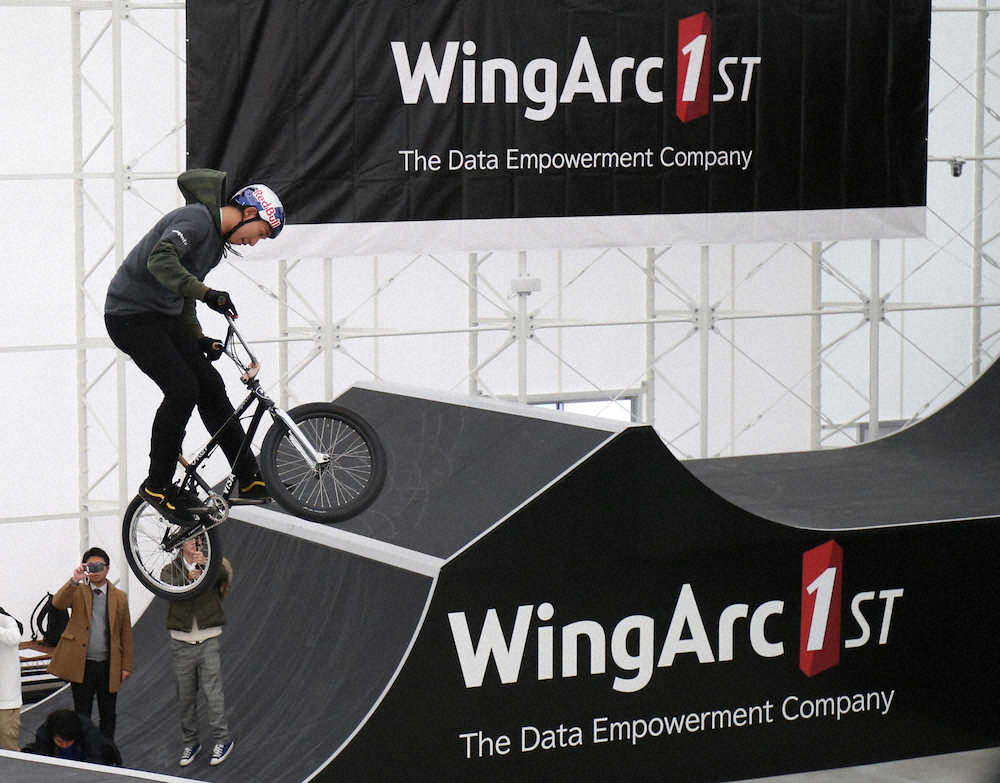 BMXフリースタイルパーク「WingPark1st」のオープン発表会でデモンストレーションを披露する中村輪夢（撮影・北條　貴史）